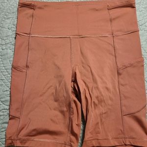 Lululemon bike shorts with side pockets